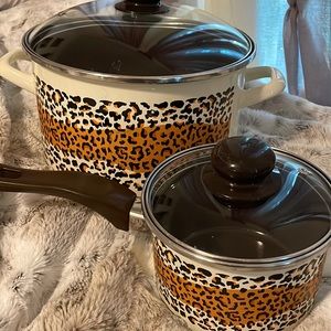 Leopard pots